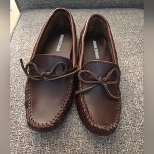Minnetonka Leather Driving Moccasins Fringe Lace Tie 8.5 Brown Slip On Shoes